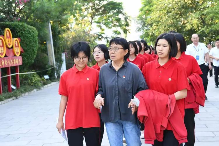 今晚新澳门开奖结果查询9+和张桂梅的第15次送考与张桂梅连续11年送考从未缺席